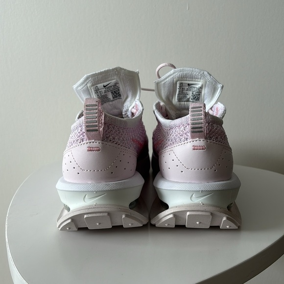 Women’s Nike shoes - Picture 2 of 5